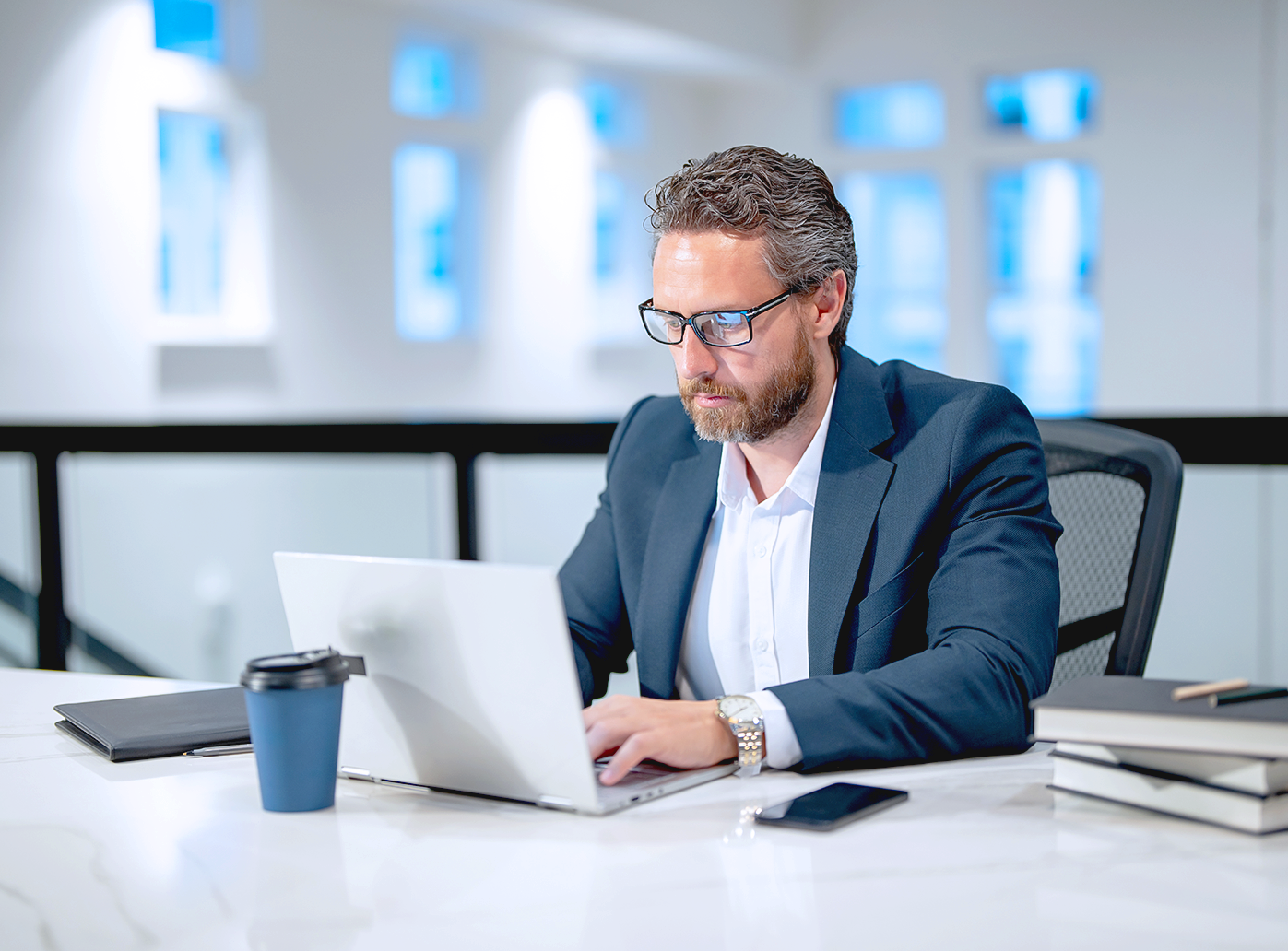 Onlineschulung: Lernen Sie die Grundlagen der Klima- und Lüftungstechnik kennen – von Brandschutz und einfachen RLT-Anlagen über Luftführung, Klimatisierung und Luftbehandlung bis zu Versorgung, Entlüftung, Wartung und Betrieb.